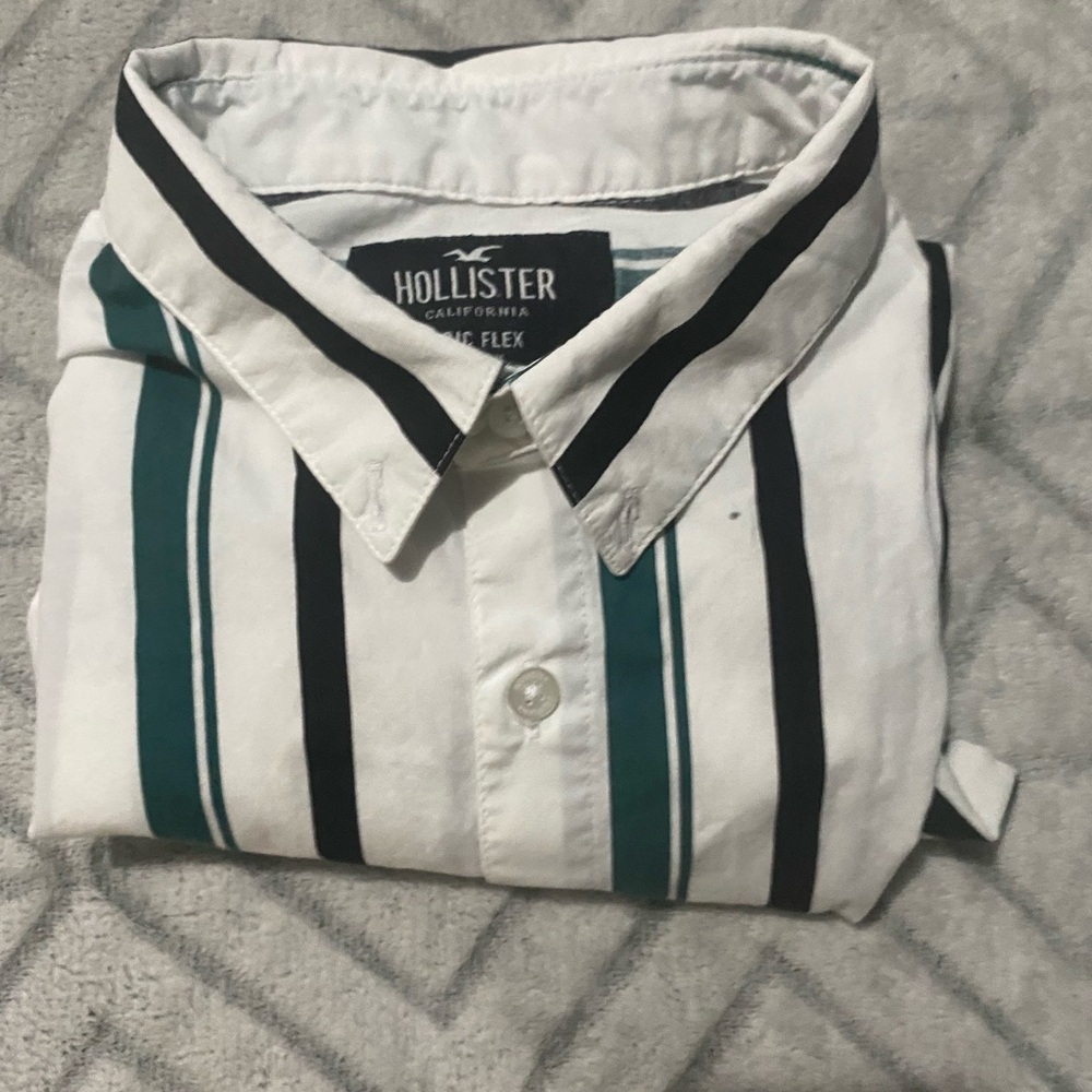 Hollister Men's White and Green Striped Shirt